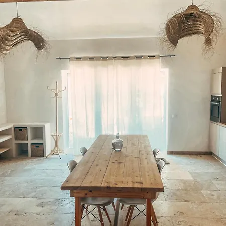 Villa Dans Un Domaine - La Belle Epoque- Uzes - 6 Personnes *