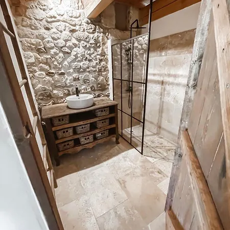 Dans Un Domaine - La Belle Epoque- Uzes - 6 Personnes