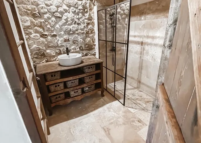 Dans Un Domaine - La Belle Epoque- Uzes - 6 Personnes