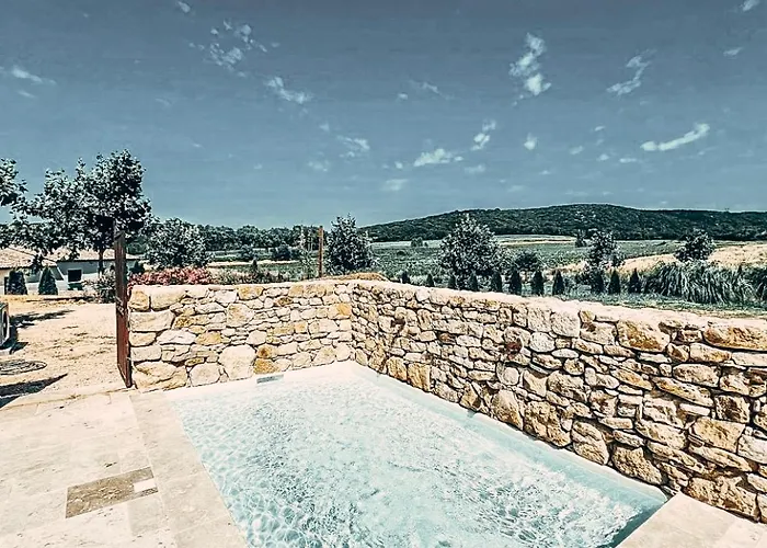 Dans Un Domaine - La Belle Epoque- Uzes - 6 Personnes Villa *