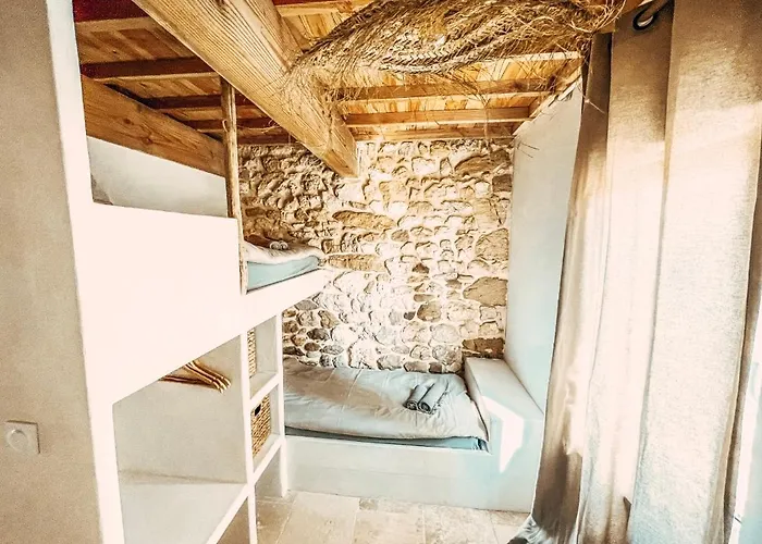 Dans Un Domaine - La Belle Epoque- Uzes - 6 Personnes * Baron (Gard)
