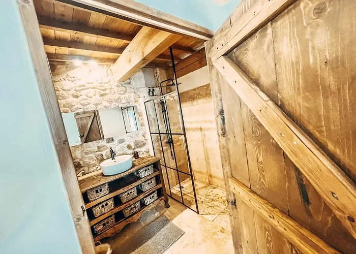 Dans Un Domaine - La Belle Epoque- Uzes - 6 Personnes *
