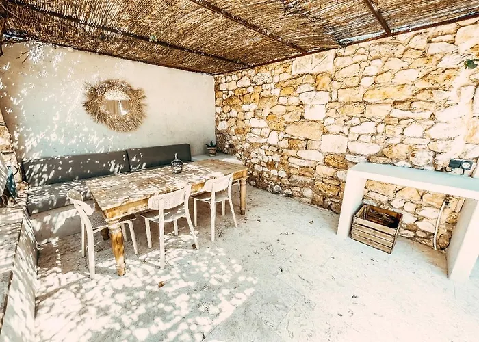 Dans Un Domaine - La Belle Epoque- Uzes - 6 Personnes